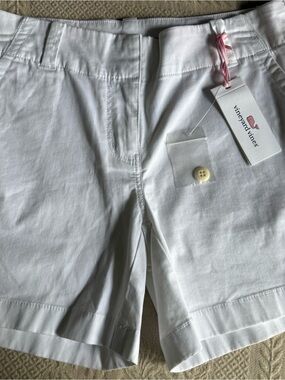 Vineyard Vines White Women's Shorts